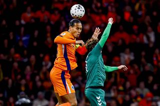 Sărbătoare știrbă. Olandezii s-au calificat, dar sunt în conflict cu fanii