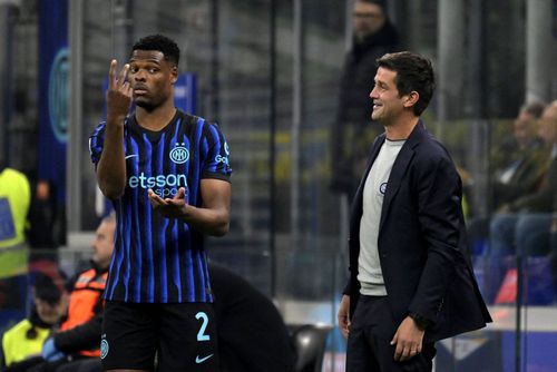 Cristi Chivu are mari emoții din cauza lui Denzel Dumfries / Foto: Imago