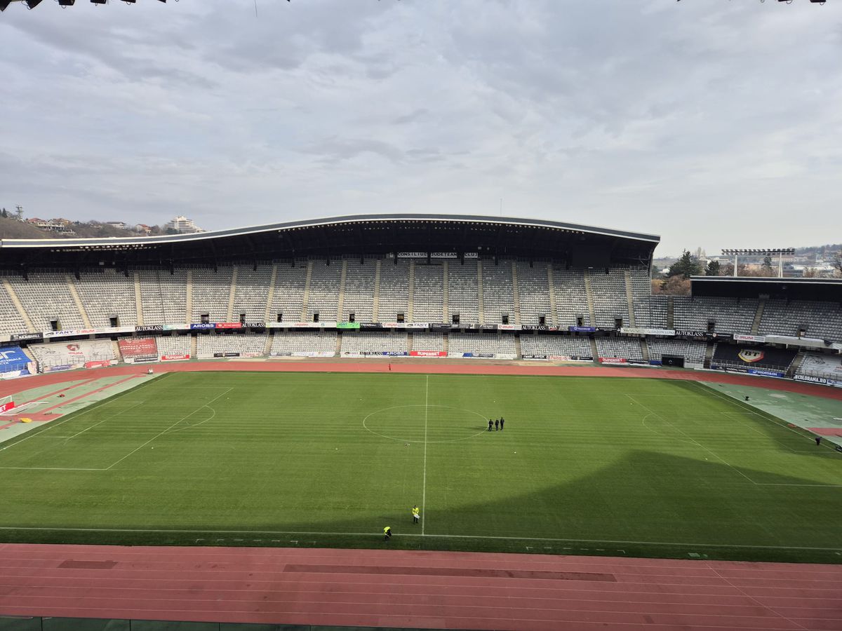 Gazon nou pe Cluj Arena