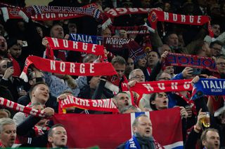 Incident pe San Siro: i s-a făcut rău în timpul meciului » Ce i s-a întâmplat unei studente norvegiene la toaletă!