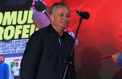 SUPERLATIVELE GSP 2019 // VIDEO Dan Petrescu, așa cum nu l-ai mai văzut » Moment emoționant pe scenă: „Dedic acest trofeu unei persoane speciale”