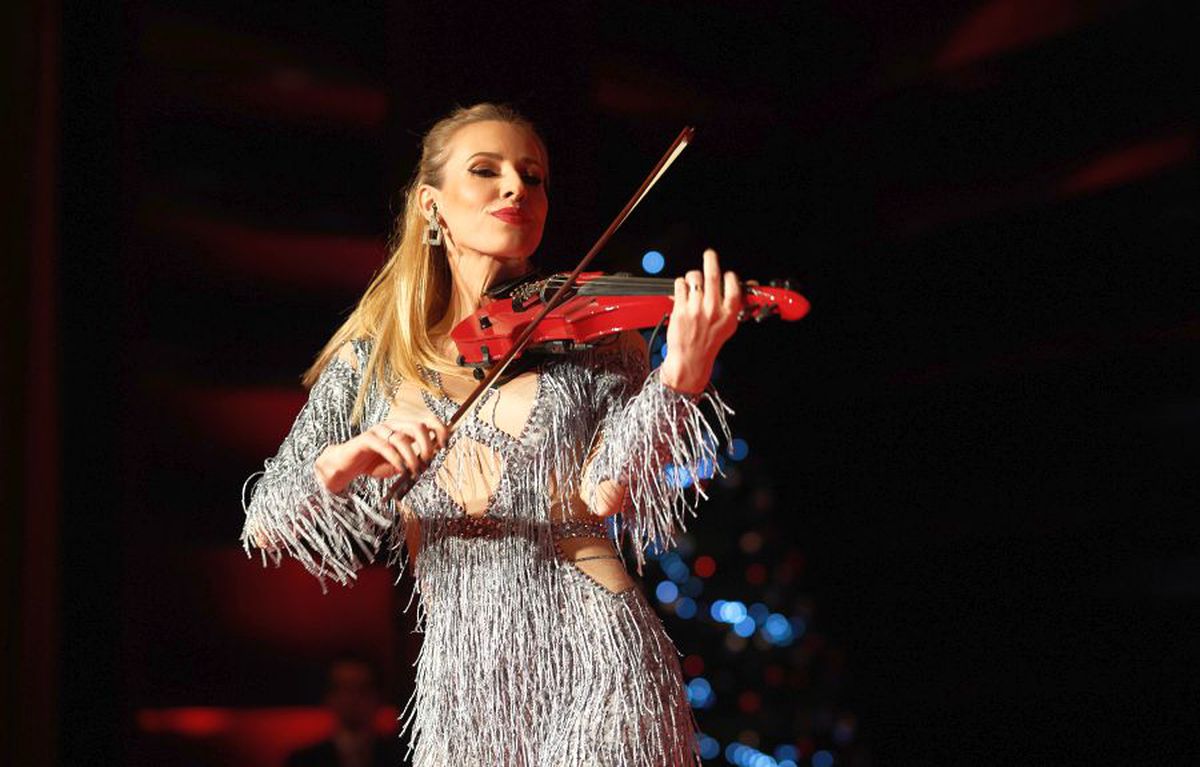 VIDEO+FOTO Cea mai sexy apariție de la Gala GSP » Amadeea Violin a făcut senzație pe scenă