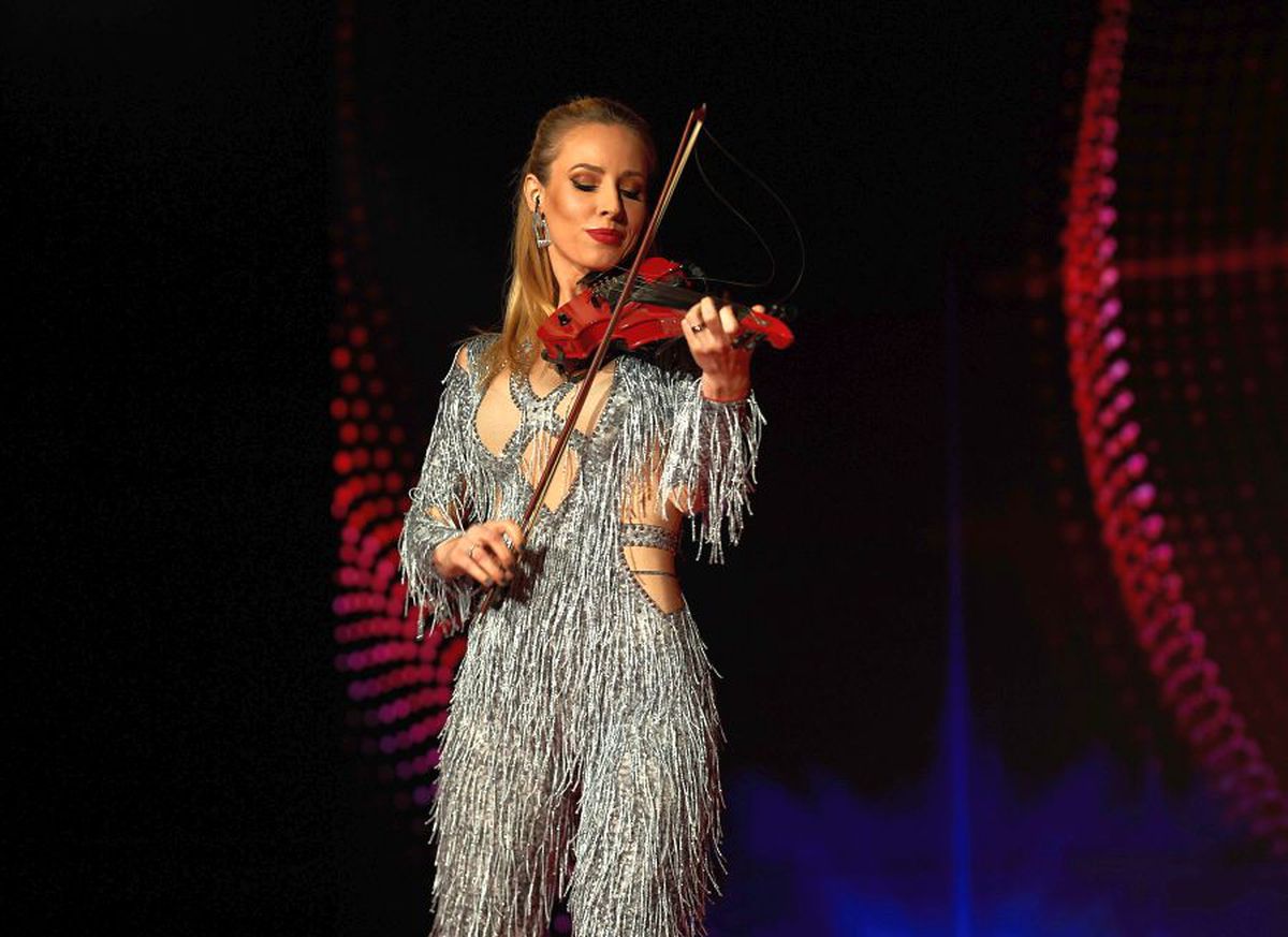 VIDEO+FOTO Cea mai sexy apariție de la Gala GSP » Amadeea Violin a făcut senzație pe scenă