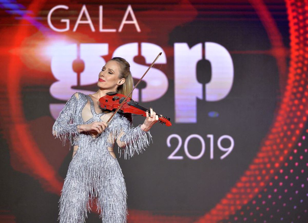 VIDEO+FOTO Cea mai sexy apariție de la Gala GSP » Amadeea Violin a făcut senzație pe scenă