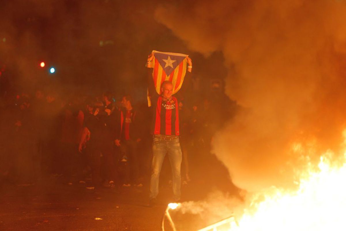BARCELONA - REAL MADRID 0-0 // VIDEO+FOTO Bătăi de stradă în afara stadionului! 12 răniți și zeci de tonete de gunoi incendiate