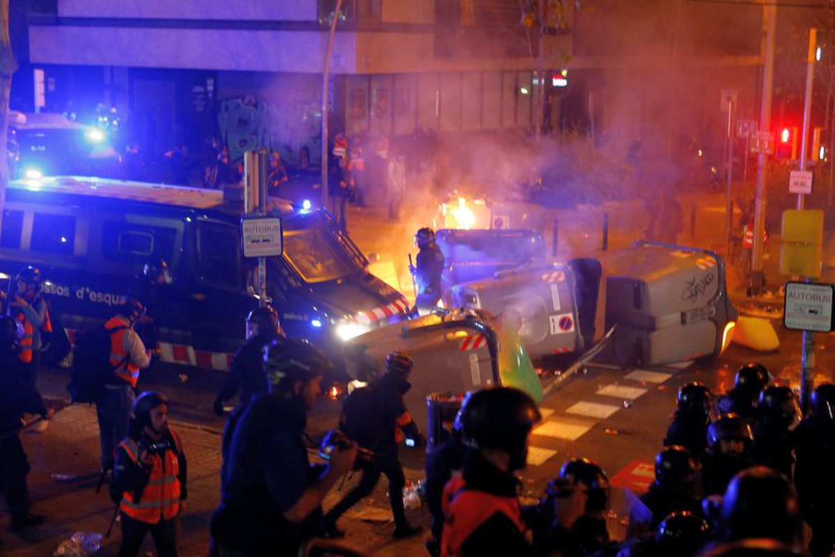 BARCELONA - REAL MADRID 0-0 // VIDEO+FOTO Bătăi de stradă în afara stadionului! 12 răniți și zeci de tonete de gunoi incendiate