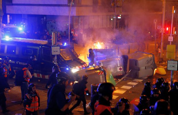 BARCELONA - REAL MADRID 0-0 // VIDEO+FOTO Bătăi de stradă în afara stadionului! 12 răniți și zeci de tonete de gunoi incendiate