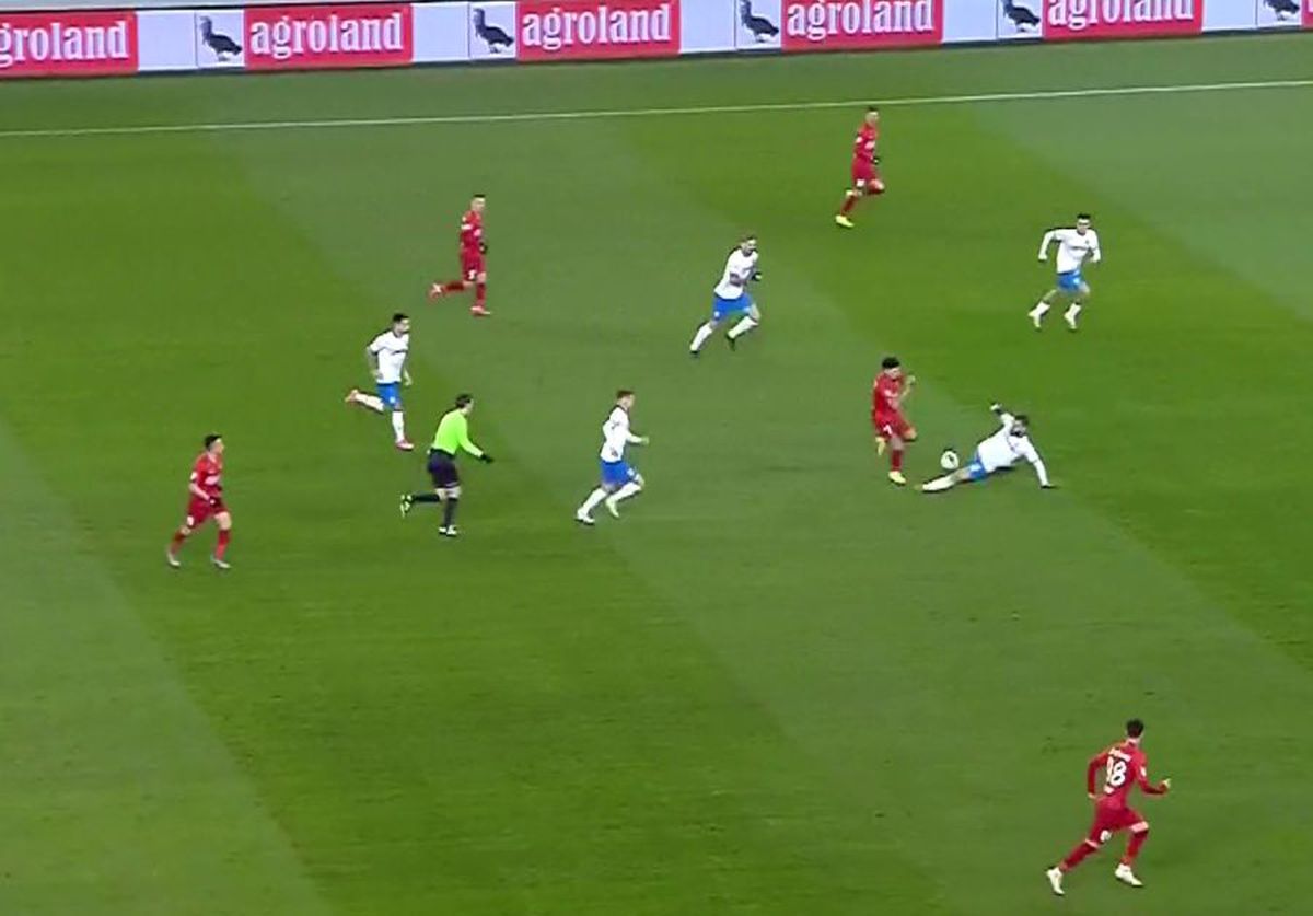 FOTO Florinel Coman a încercat să îl scoată pe Marius Constantin din joc! Ovidiu Hațegan, la 2 metri de fază