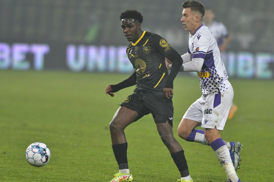 Bryan Alceus, în stânga // foto: Imago Images Mike Cestor a ajuns în cantonament și semnează » Al doilea transfer al zilei pentru clubul care vrea din nou în play-off