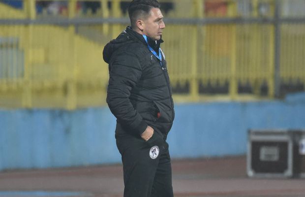 Strigătul lui Ilie Poenaru după ce a încurcat-o pe Craiova: „Nu e ușor să mergi acasă fără bani! Sunt mai mult psiholog decât antrenor”