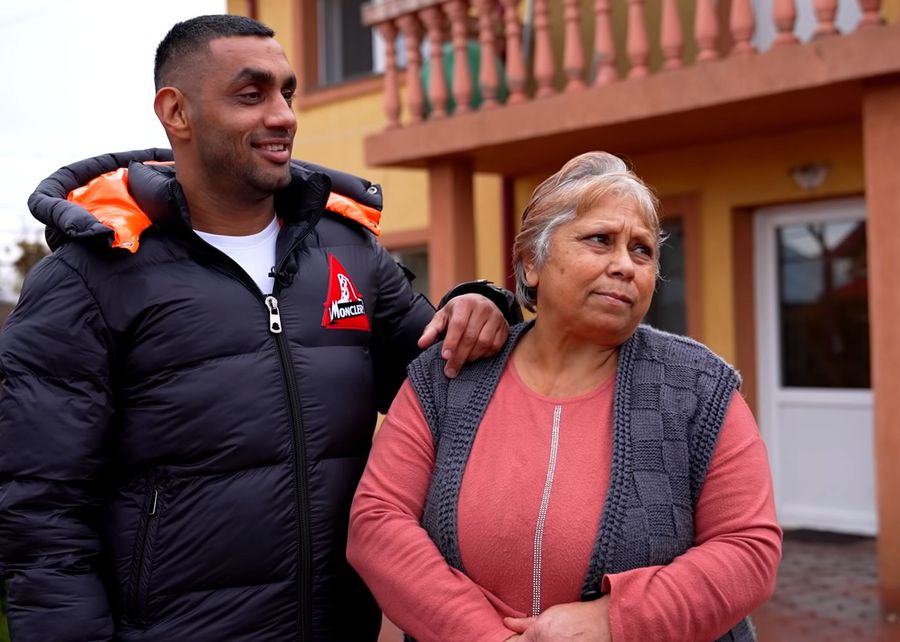 Bănel Nicoliță alături de mama sa, foto: youtube Fita cu Adita Bănel Nicoliță a adus un investitor străin la echipă: „Îmi știe nebunia. Vreau să vând la Steaua și Dinamo!”