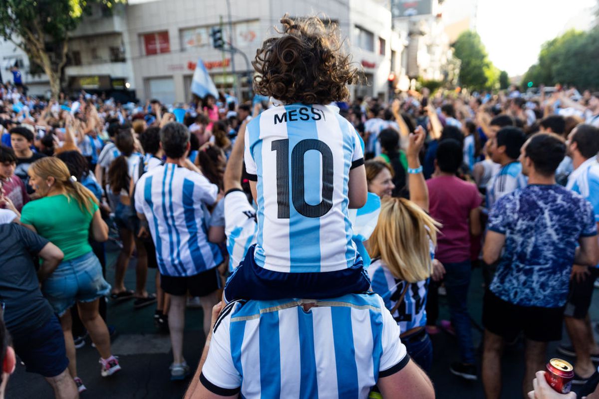 Peste 2 milioane de oameni sărbătoresc pe stradă titlul mondial cucerit de Argentina