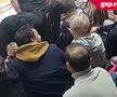Imagine din timpul meciului CSM - Vipers, cu fanii urmărind de pe telefoane finala Mondialului