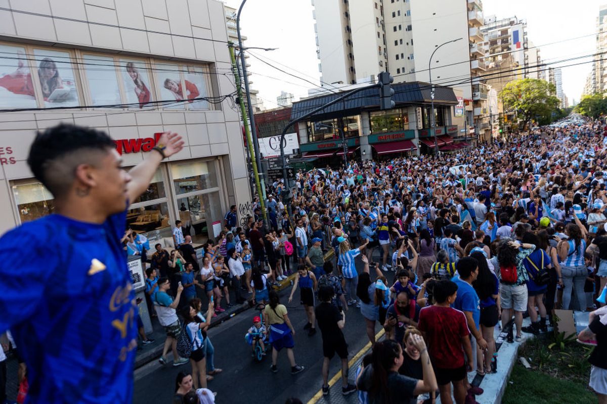 Petrecere fabuloasă la Buenos Aires! Parada pornită pe străzi după titlul mondial