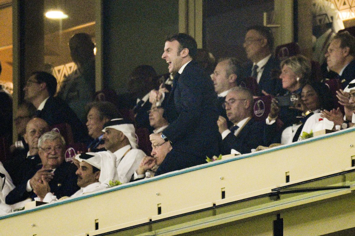 Macron, înainte și după golul lui Mbappe din Argentina - Franța / FOTO: Imago