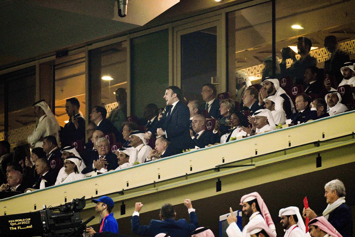 Ce nu s-a văzut la TV: președintele Franței, înainte și după golurile lui Mbappe » Transformare radicală în decurs de câteva secunde!