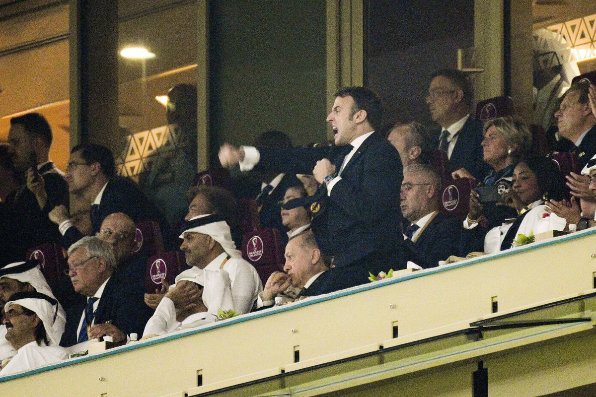 Macron, înainte și după golul lui Mbappe din Argentina - Franța / FOTO: Imago