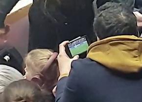 Cum s-a trăit în „Polivalentă” marea finală Argentina - Franța » Și-au scos telefoanele pentru a umări lecția de fotbal din Qatar