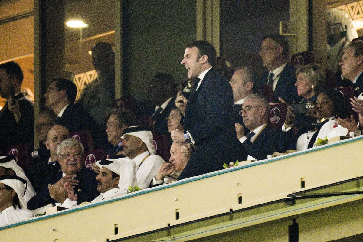 Macron, înainte și după golul lui Mbappe din Argentina - Franța / FOTO: Imago