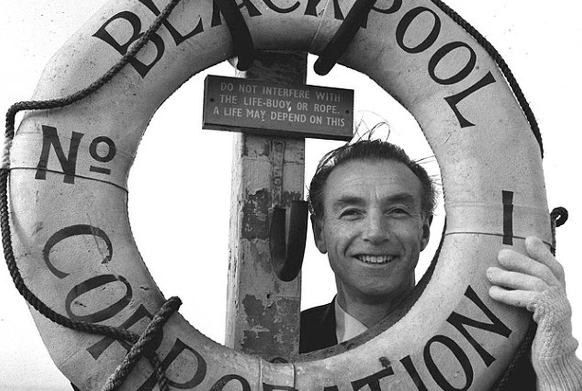 66 de ani de la decernarea primului „Balon de Aur” » Alegerea care a scandalizat Europa: avea 42 de ani și avusese niște cifre penibile!