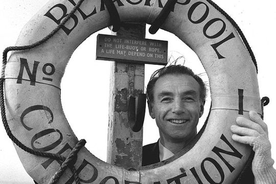 Pe 18 decembrie 1956, France Football a acordat cel dintâi „Balon de Aur”: Stanley Matthews. Numai că, deși toată lumea se aștepta ca învingătorul să fie un jucător de la Real Madrid, formație ce domina categoric fotbalul continental
