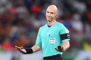 Aceeași zi, aceeași oră, același arbitru! Reacția tabloidului Bild: „Nu el din nou!”