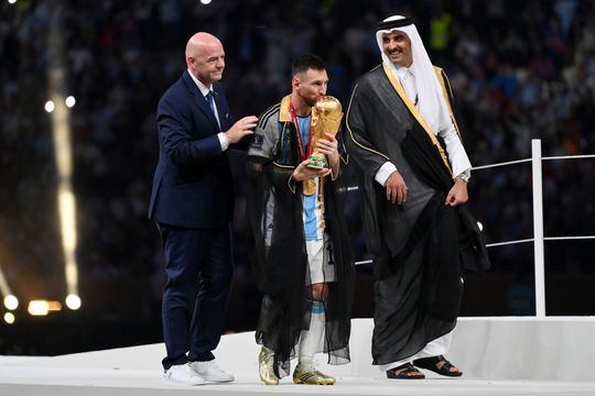 Viorel Moldovan (50 de ani) a contestat modul în care organizatorii l-au îmbrăcat pe Lionel Messi (35 de ani) în momentul decernării trofeului de campion mondial.