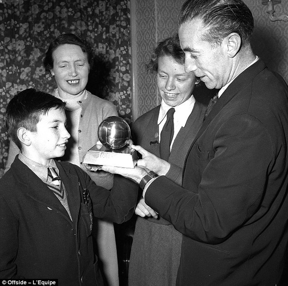 66 de ani de la decernarea primului „Balon de Aur” » Alegerea care a scandalizat Europa: avea 42 de ani și avusese niște cifre penibile!