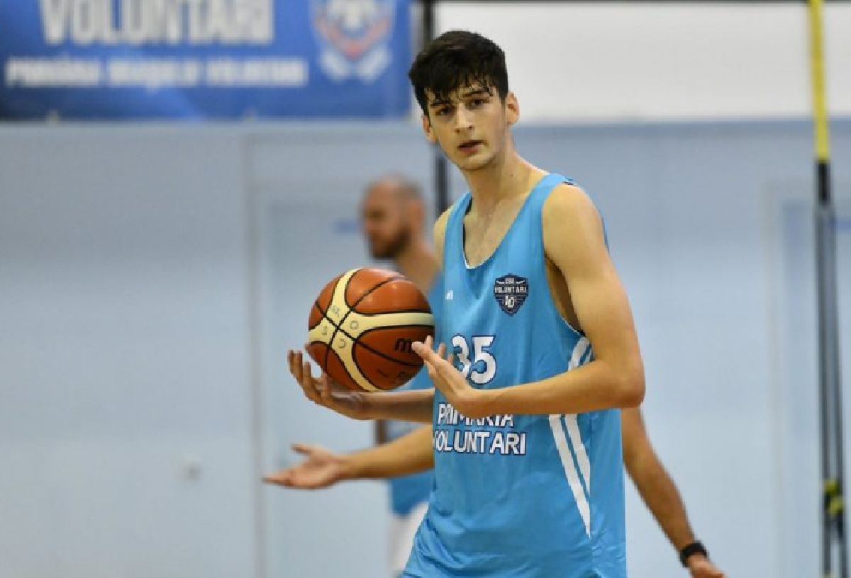 Povestea spectaculoasă a fiului antrenorului de la Dinamo » Joacă baschet în SUA, dar și-a descoperit total întâmplător vocația: până la 13 ani, a făcut alt sport!