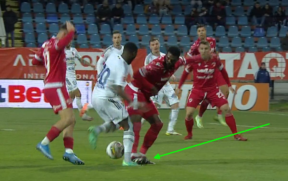 Colțescu a comis-o și în Botoșani - Dinamo » Un penalty clar ignorat și o fază controversată în celălalt careu: „Hoților!”