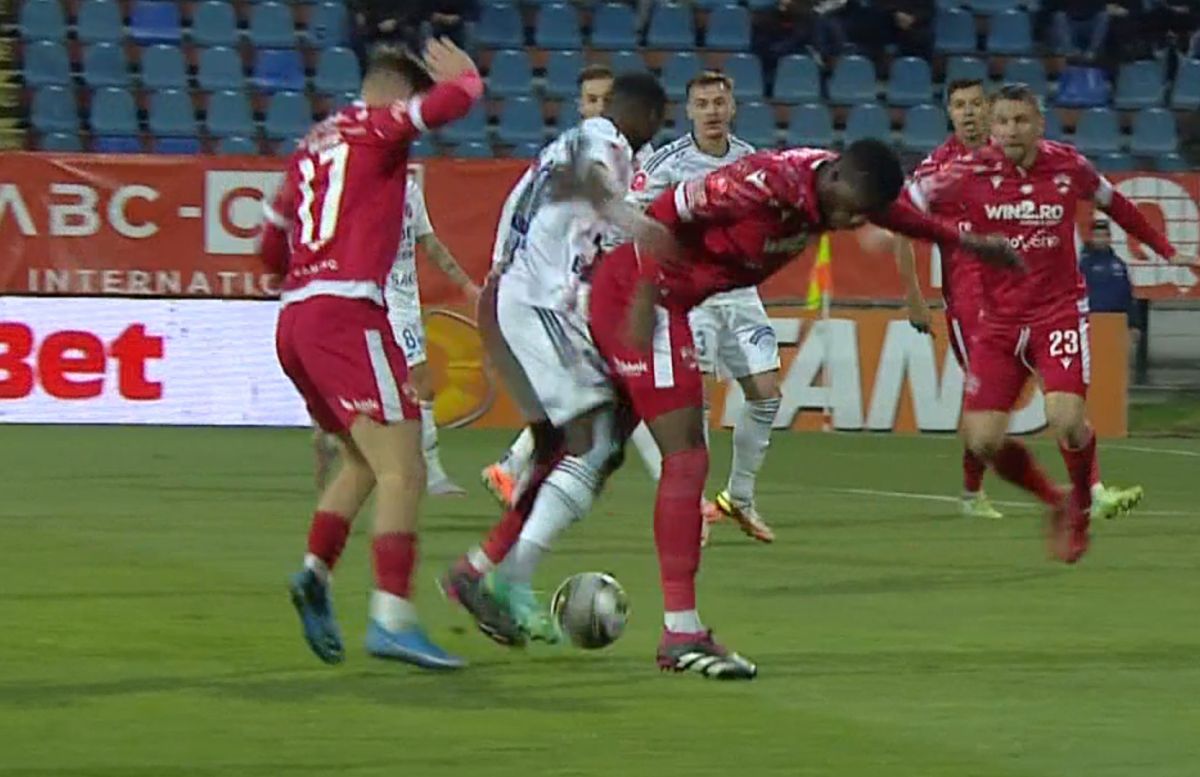 Colțescu a comis-o și în Botoșani - Dinamo » Un penalty clar ignorat și o fază controversată în celălalt careu: „Hoților!”