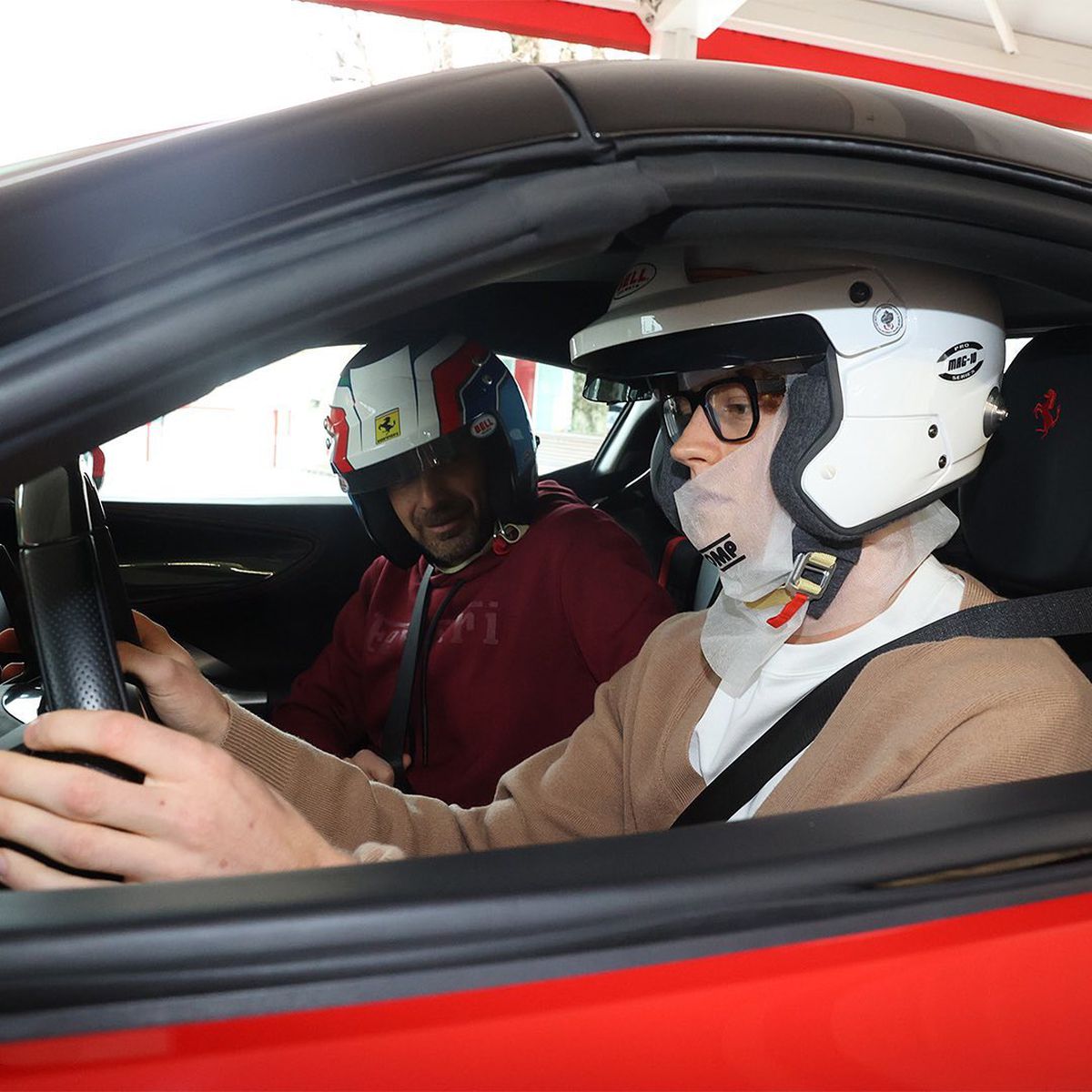 Jannik Sinner și-a îndeplinit un vis: a făcut câteva tururi la volanul unui Ferrari » „A fost ceva emoționant”