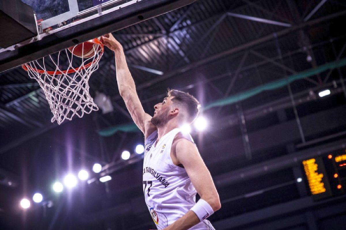 Povestea spectaculoasă a fiului antrenorului de la Dinamo » Joacă baschet în SUA, dar și-a descoperit total întâmplător vocația: până la 13 ani, a făcut alt sport!