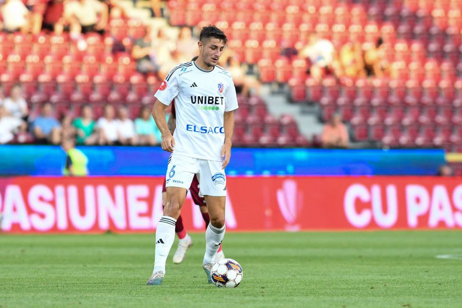 Victor Dican, în tricoul lui FC Botoșani / Foto: Imago Gică Hagi transferă căpitanul adversarei din Superligă » Antrenorul confirmă: „Pleacă la Farul”