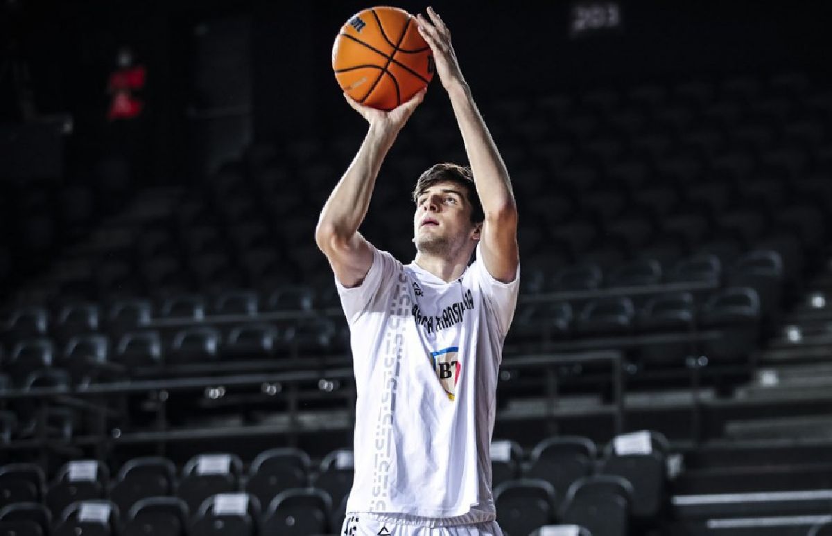 Povestea spectaculoasă a fiului antrenorului de la Dinamo » Joacă baschet în SUA, dar și-a descoperit total întâmplător vocația: până la 13 ani, a făcut alt sport!