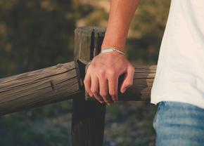 Motivele pentru care femeile adoră să poarte brățări
