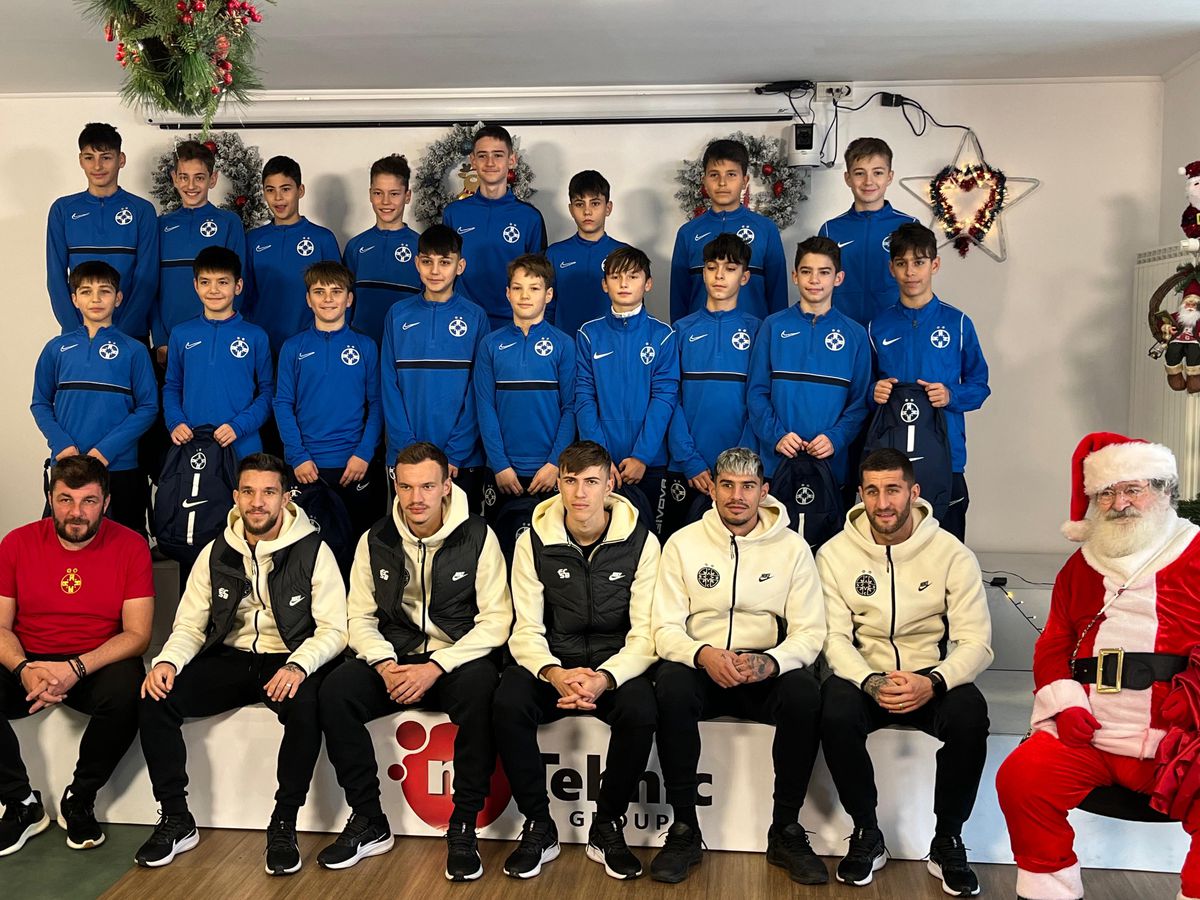 Moș Crăciun a avut ajutoare speciale » Coman, Tavi Popescu & Băluță au împărțit cadouri la baza FCSB