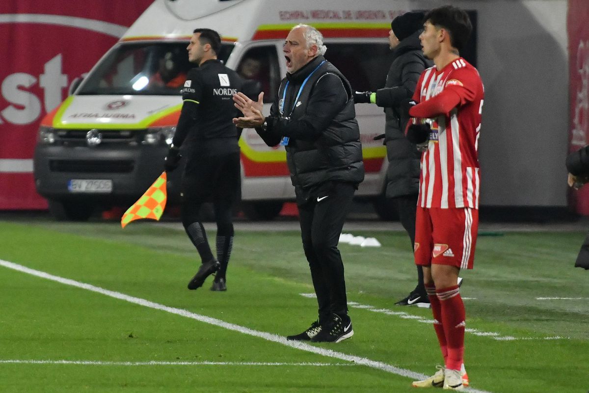Imagini scandaloase la finalul meciului Sepsi - CFR Cluj » Cum a fost surprins antrenorul Andrea Mandorlini
