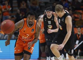 Lecție de baschet oferită de Valencia în La Fonteta! U-BT Cluj-Napoca a fost demolată în prima repriză, în care a încasat 73 de puncte