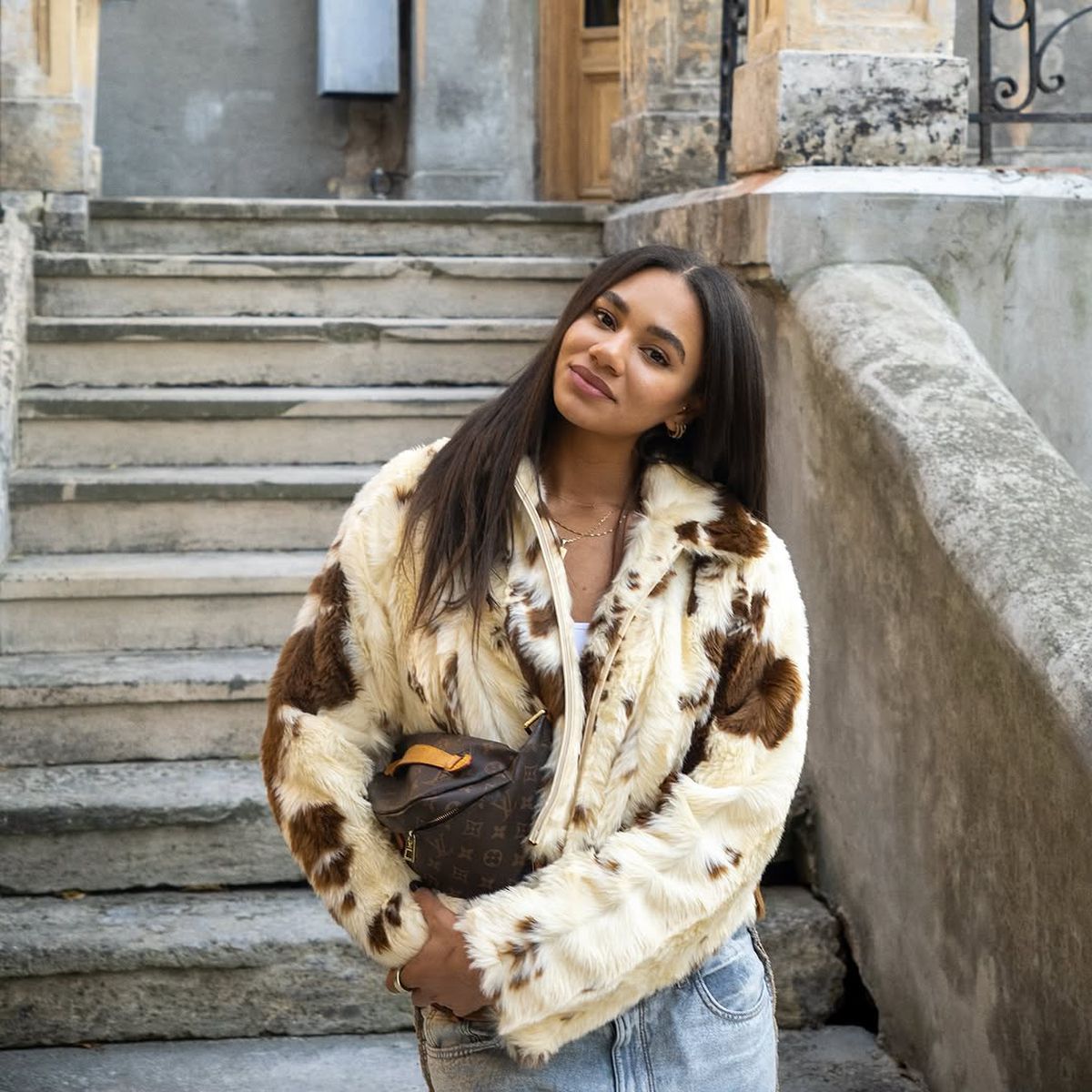 Elizabeth Omoregie și-a sărbătorit ziua „la muncă”, apoi a inundat Instagramul cu imagini postate direct din vestiar