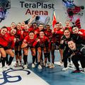 Monika Kobylinska, a treia jucătoare de la stânga la dreapta) / FOTO: Facebook @Handbal Gloria Bistrița