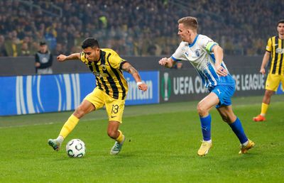 Cel mai negru COȘMAR la Atena! Universitatea Craiova A RATAT uluitor calificarea, în prelungiri cu AEK, după ce a condus cu 2-0!