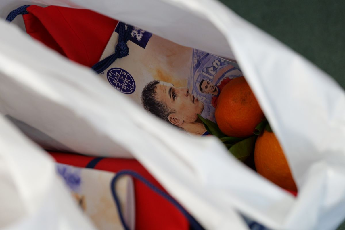 Jucătorii de la FCSB, ajutoarele Moșului pentru copiii din Academie » Pantea a luat microfonul GSP și l-a întrebat pe Lixandru: „Ce v-ați dori de Crăciun?”