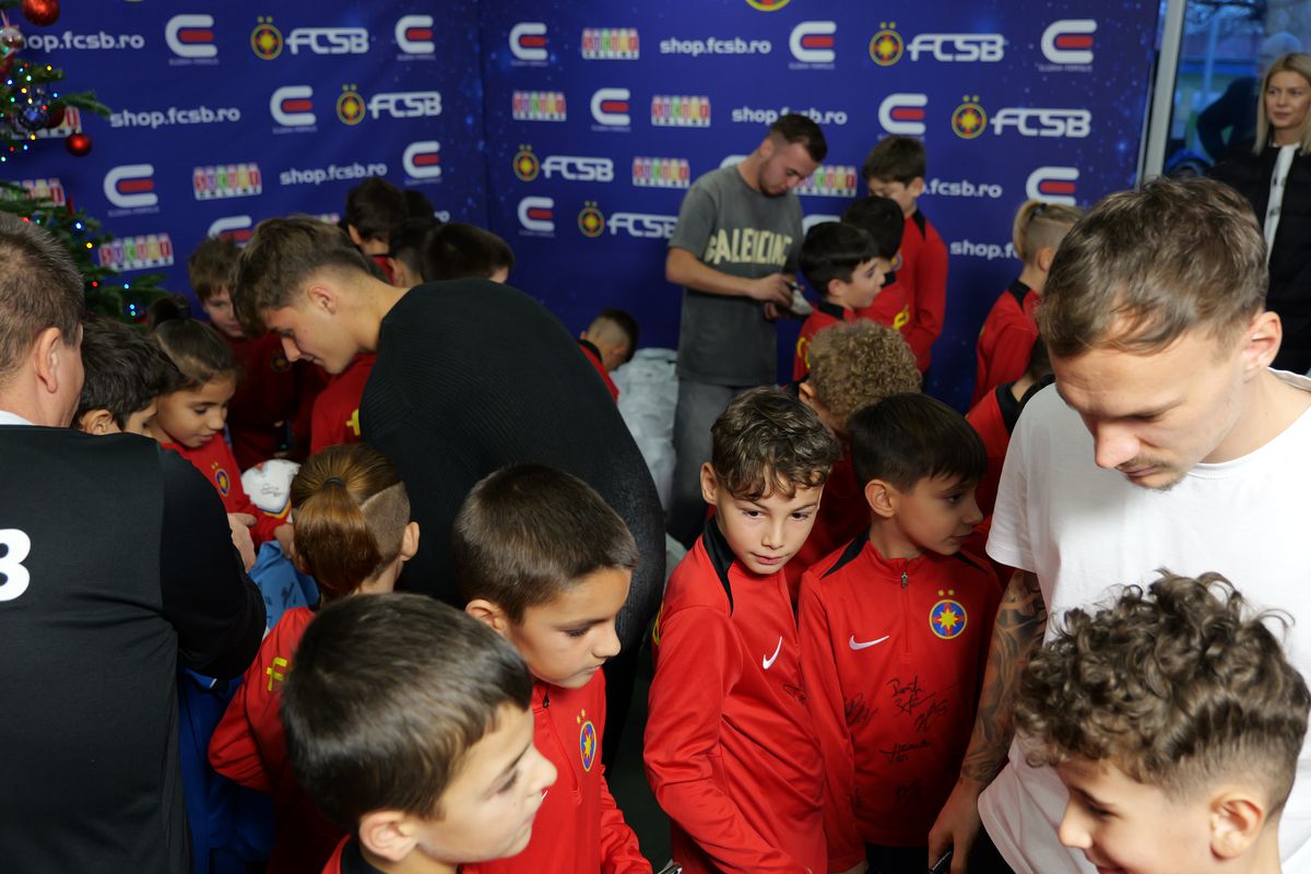 Jucătorii de la FCSB, ajutoarele Moșului pentru copiii din Academie » Pantea a luat microfonul GSP și l-a întrebat pe Lixandru: „Ce v-ați dori de Crăciun?”