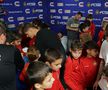 Jucătorii de la FCSB au oferit cadouri copiilor // FOTO: Andrei Furnigă (GSP)