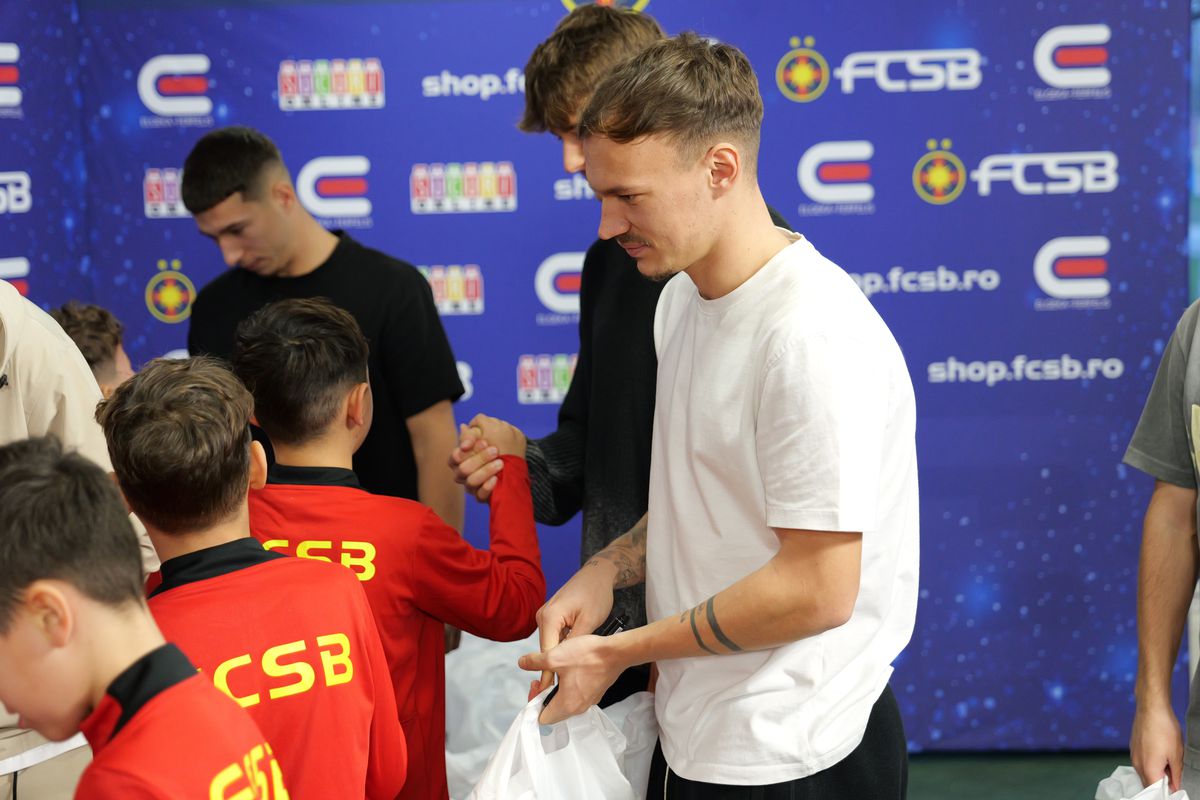 Jucătorii de la FCSB, ajutoarele Moșului pentru copiii din Academie » Pantea a luat microfonul GSP și l-a întrebat pe Lixandru: „Ce v-ați dori de Crăciun?”