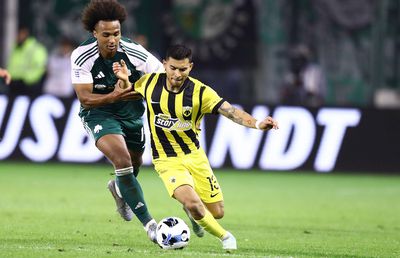 Are cifre care dau fiori Craiovei » Antrenorul lui AEK Atena l-a supranumit „Extraterestrul”