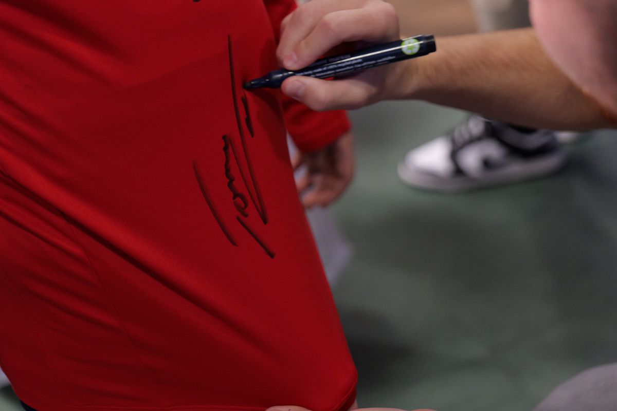 Jucătorii de la FCSB, ajutoarele Moșului pentru copiii din Academie » Pantea a luat microfonul GSP și l-a întrebat pe Lixandru: „Ce v-ați dori de Crăciun?”