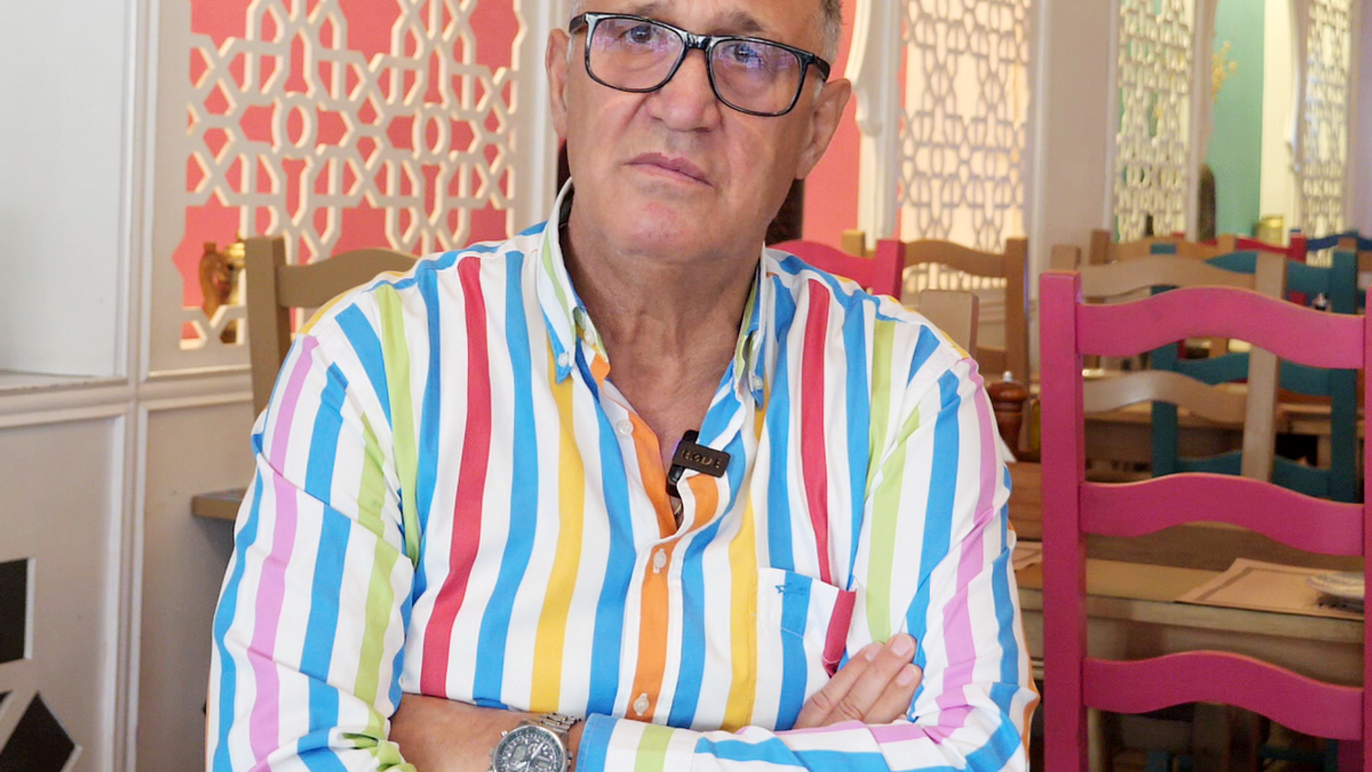Rodion Cămătaru în costum elegant, discutând planuri pentru afaceri imobiliare în Craiova după cariera fotbal remarcabilă | sursa foto: Gazeta Sporturilor