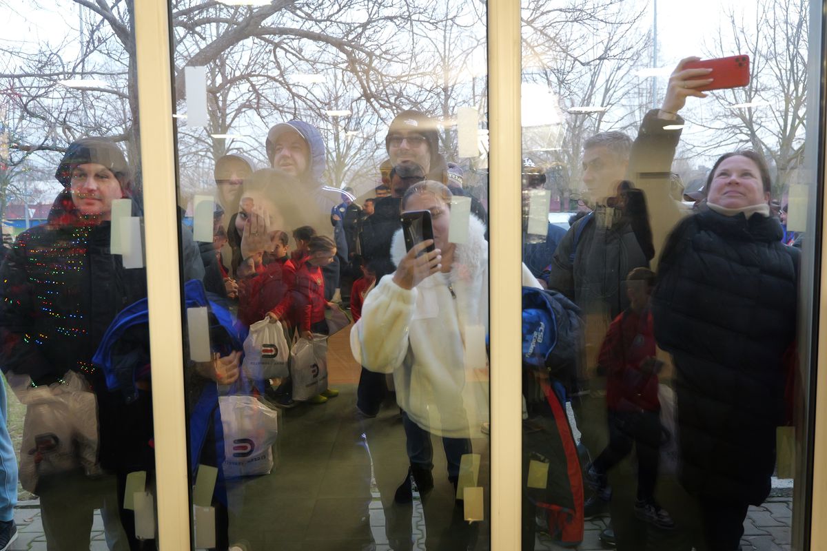 Jucătorii de la FCSB au oferit cadouri copiilor